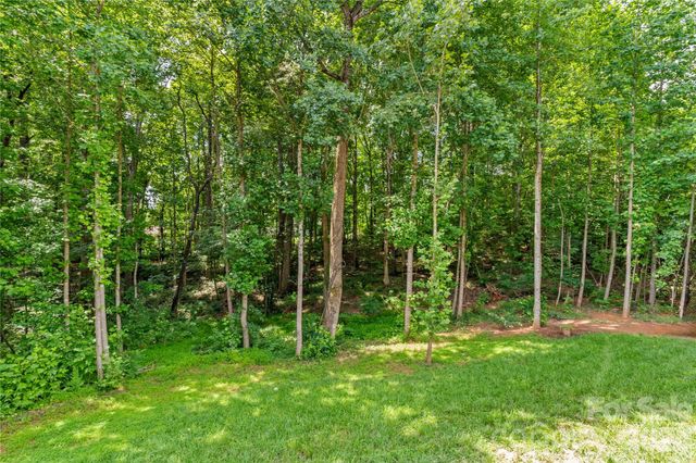 122 S Yadkin River Road, Statesville, NC 28625