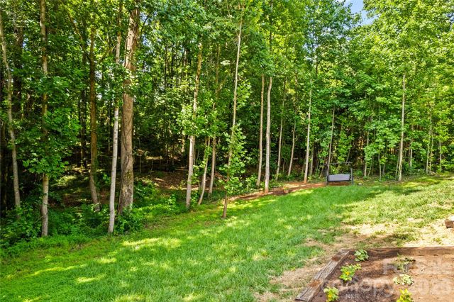 122 S Yadkin River Road, Statesville, NC 28625