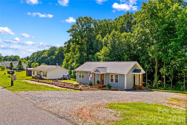 122 S Yadkin River Road, Statesville, NC 28625