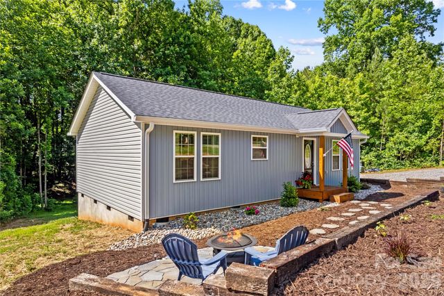 122 S Yadkin River Road, Statesville, NC 28625