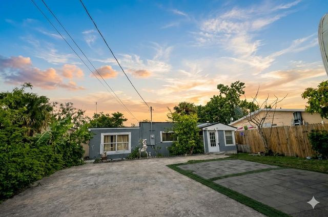 2686 Summit Boulevard, West Palm Beach, FL 33406