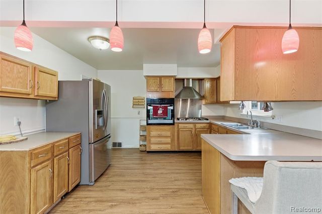 32808 Wareham Court, Warren, MI 48092