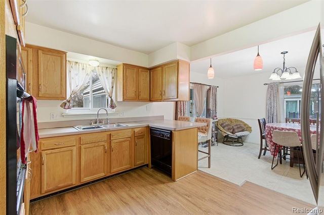 32808 Wareham Court, Warren, MI 48092