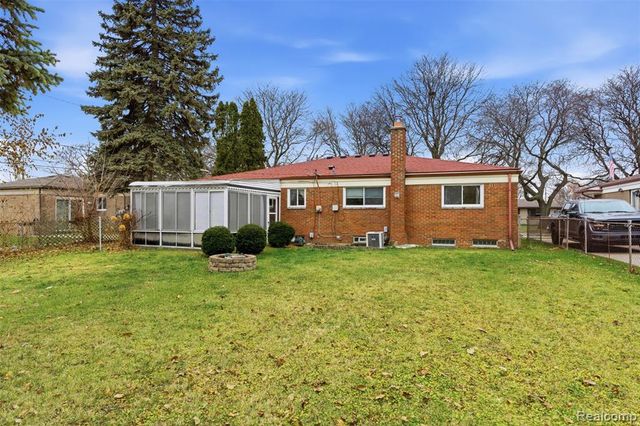 32808 Wareham Court, Warren, MI 48092