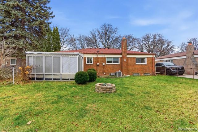 32808 Wareham Court, Warren, MI 48092