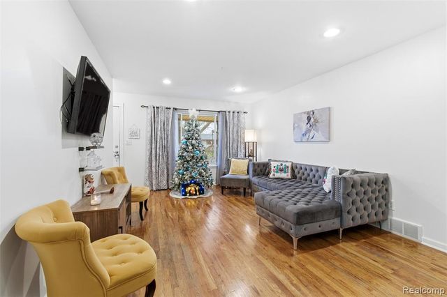 32808 Wareham Court, Warren, MI 48092