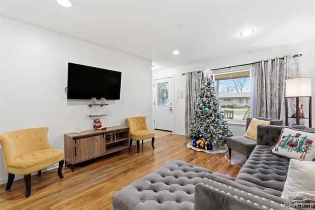 32808 Wareham Court, Warren, MI 48092