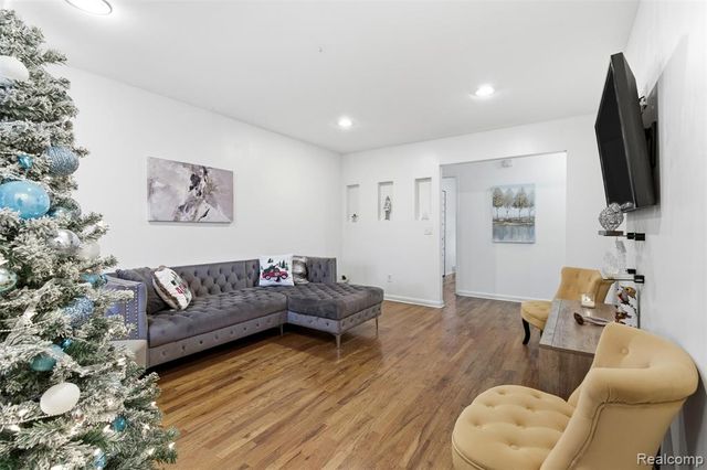 32808 Wareham Court, Warren, MI 48092