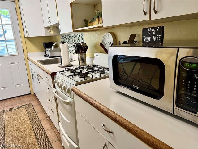 6359 Lake Rd West, Saybrook, OH 44004