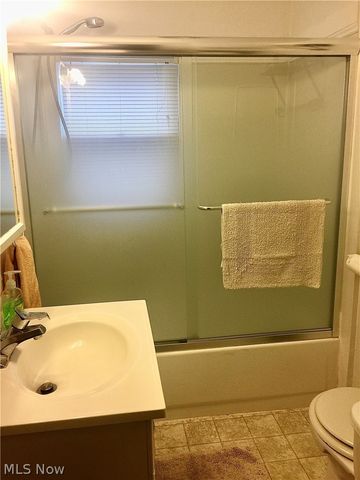 6359 Lake Rd West, Saybrook, OH 44004