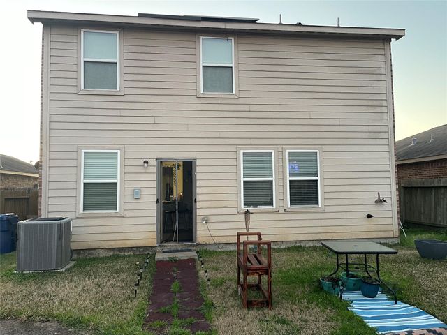 2706 Regatta Lane, La Marque, TX 77568