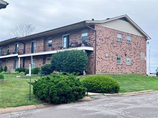 6904 Colonial Woods Drive 100, Saint Louis, MO 63129
