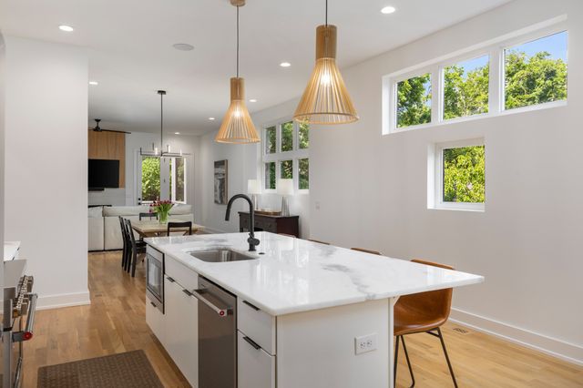 1504 Grandview Dr, Nashville, TN 37215