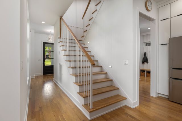 1504 Grandview Dr, Nashville, TN 37215