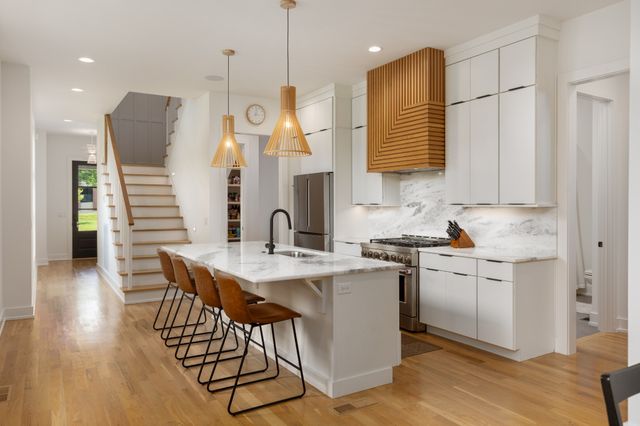 1504 Grandview Dr, Nashville, TN 37215