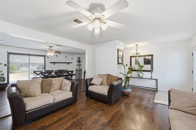 2724 Old Robinson Road, Waco, TX 76706