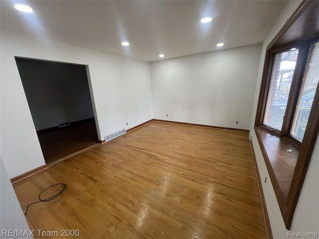 2218 Geneva Street, Dearborn, MI 48124