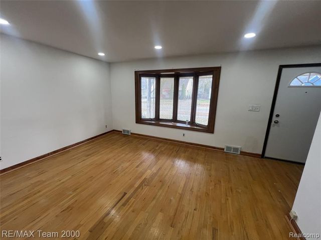 2218 Geneva Street, Dearborn, MI 48124