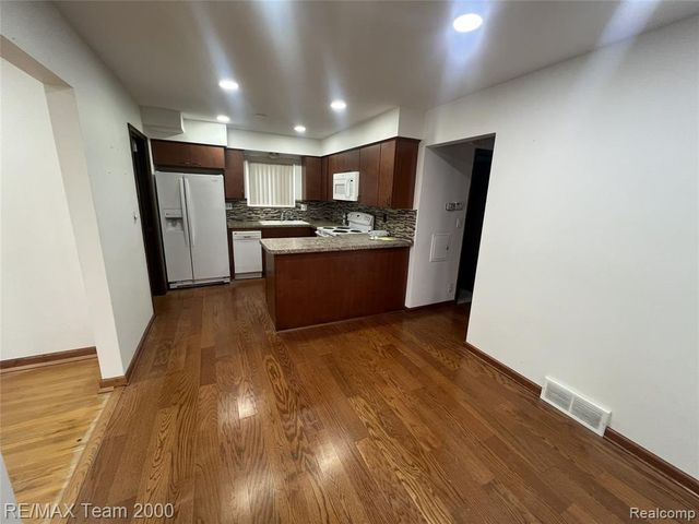 2218 Geneva Street, Dearborn, MI 48124