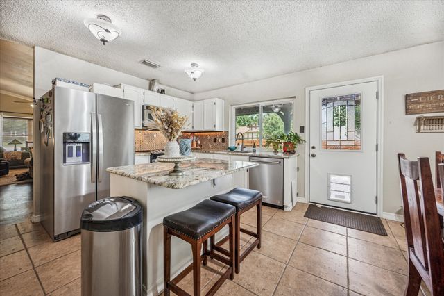 4201 Ravenhill Lane, Arlington, TX 76016