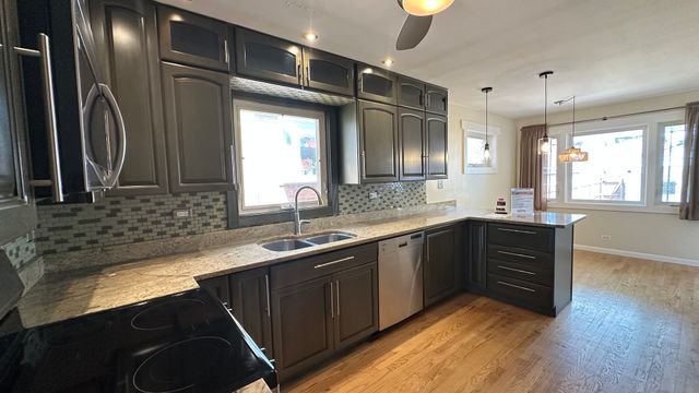 7520 W Carmen Avenue, Harwood Heights, IL 60706