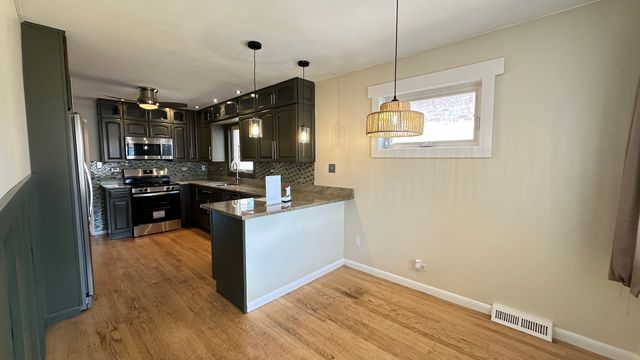 7520 W Carmen Avenue, Harwood Heights, IL 60706