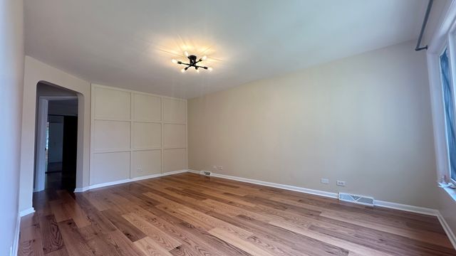 7520 W Carmen Avenue, Harwood Heights, IL 60706