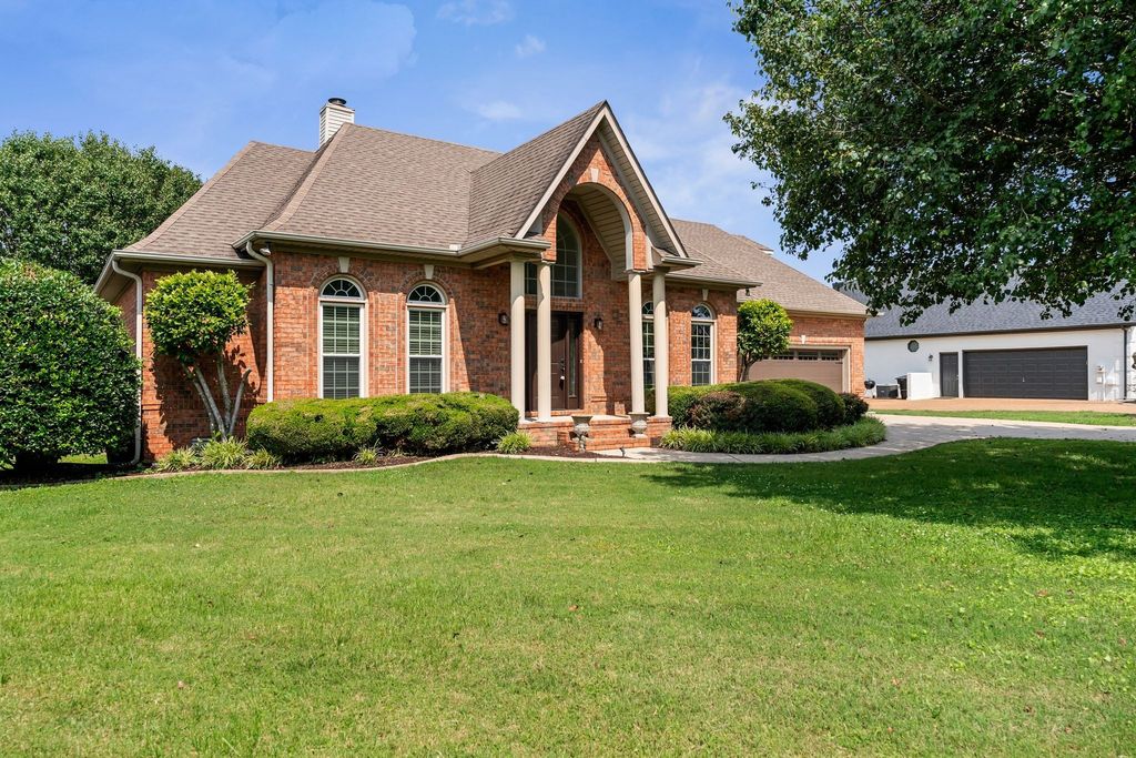 375 Natchez Trace Ct, Murfreesboro, TN 37127