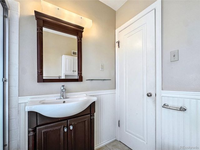 1050 E Bates Parkway, Englewood, CO 80113