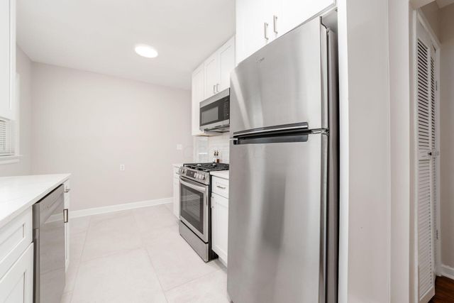 884 S Chesterfield Road, Columbus, OH 43209
