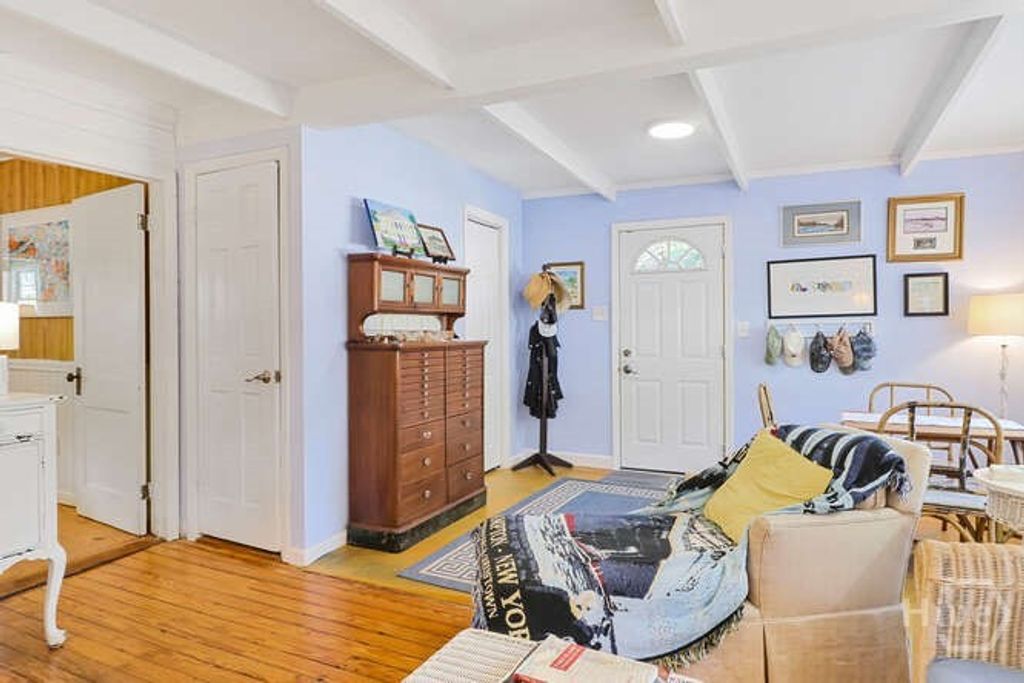 Image 11 of property listing at 712 2nd Avenue, Tybee Island, GA 31328