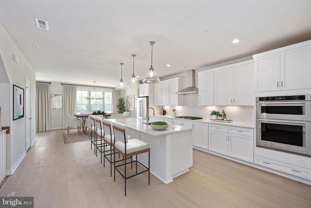 22109 MIDMOORE DR, Ashburn, VA 20148