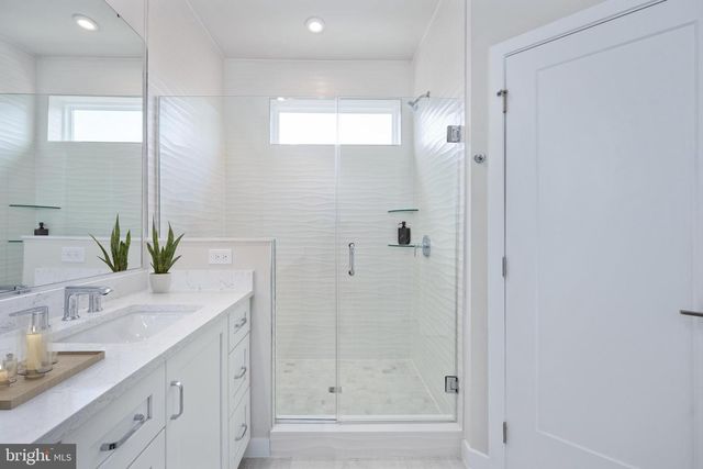22109 MIDMOORE DR, Ashburn, VA 20148