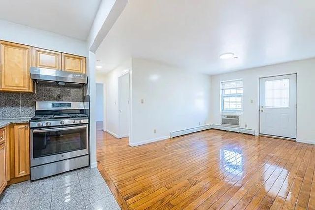35-06 Leavitt Street 6C, Flushing, NY 11354