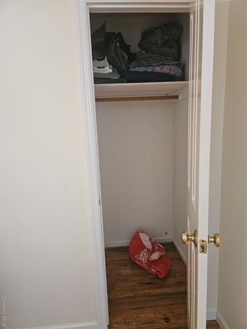 8 town path 2, Glen Cove, NY 11542