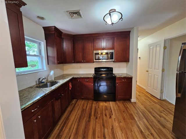 8 town path 2, Glen Cove, NY 11542