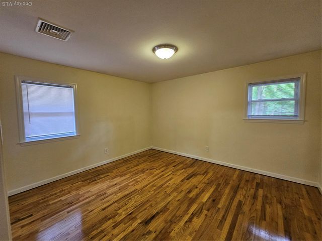 8 town path 2, Glen Cove, NY 11542