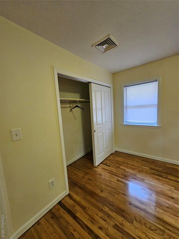 8 town path 2, Glen Cove, NY 11542