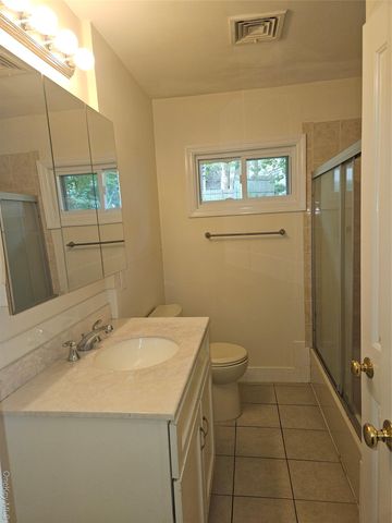 8 town path 2, Glen Cove, NY 11542