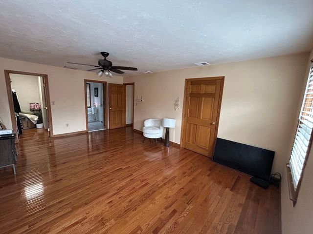 4 Robinette Rd, Stoughton, MA 02072