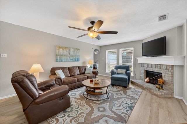 531 Hollyberry Drive, Mansfield, TX 76063