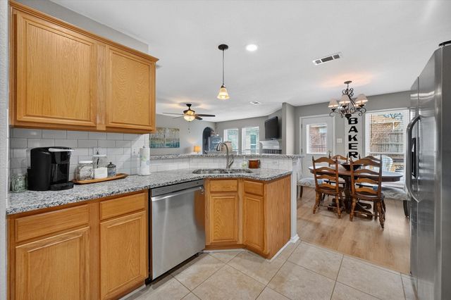 531 Hollyberry Drive, Mansfield, TX 76063