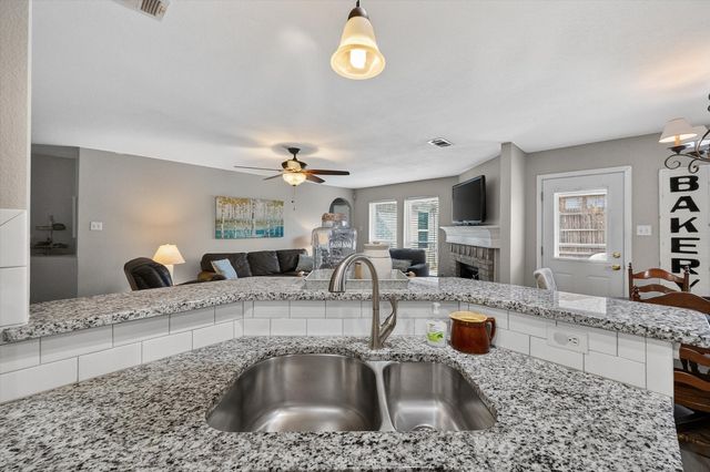 531 Hollyberry Drive, Mansfield, TX 76063