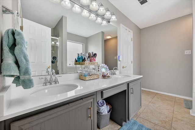 531 Hollyberry Drive, Mansfield, TX 76063