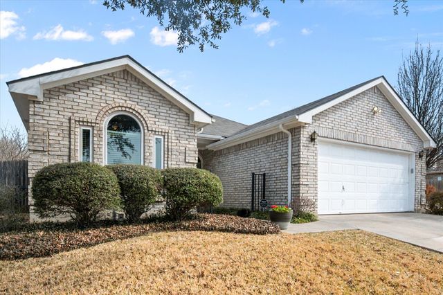 531 Hollyberry Drive, Mansfield, TX 76063