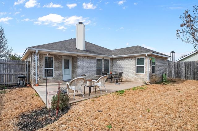 531 Hollyberry Drive, Mansfield, TX 76063