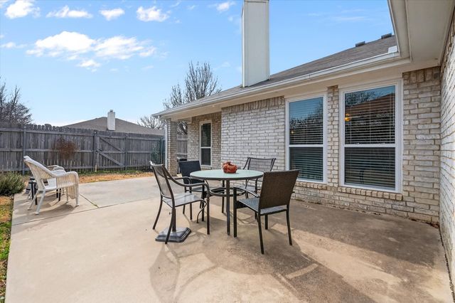 531 Hollyberry Drive, Mansfield, TX 76063