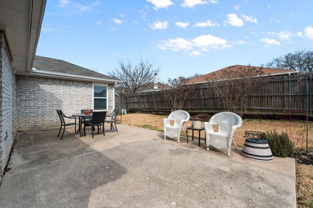 531 Hollyberry Drive, Mansfield, TX 76063