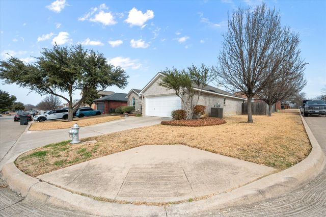 531 Hollyberry Drive, Mansfield, TX 76063