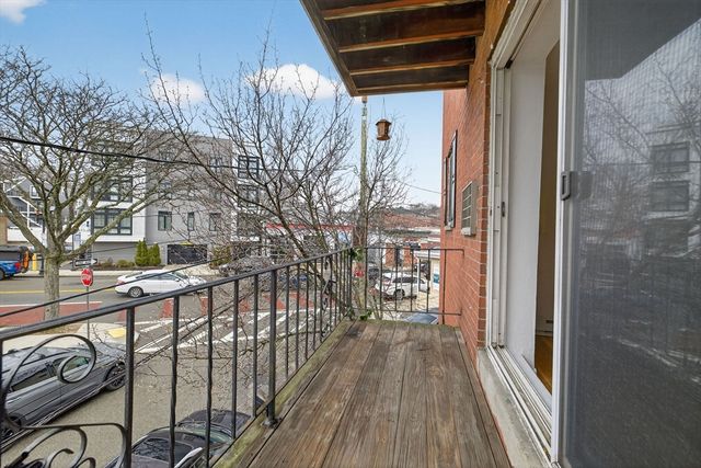 8 Kittredge 10, Boston, MA 02131